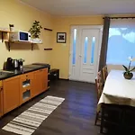 Teged Vartunk Vendeghaz *