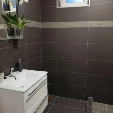 Teged Vartunk Vendeghaz Rum i privatbostad *