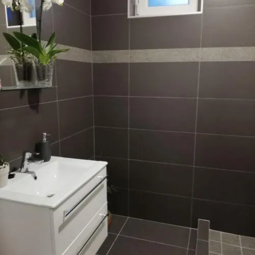 Teged Vartunk Vendeghaz Privat bolig *
